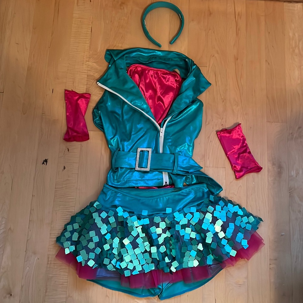 Hip Hop Dance Costume. Child size Large